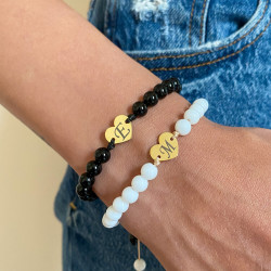 Гривна Shamballa Heart Black с 14-каратова златна плочка и гравирана буква по избор